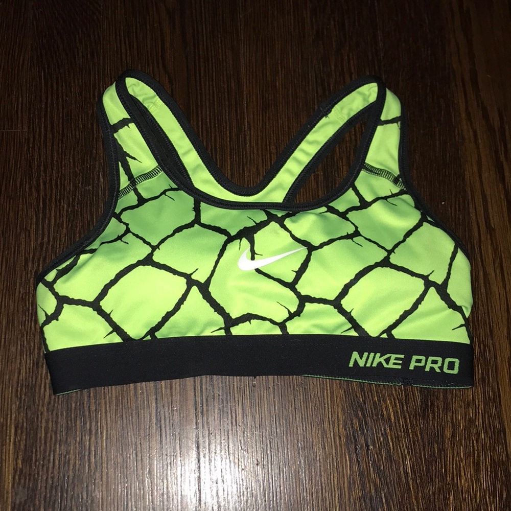 Like New Nike Pro sports bra
